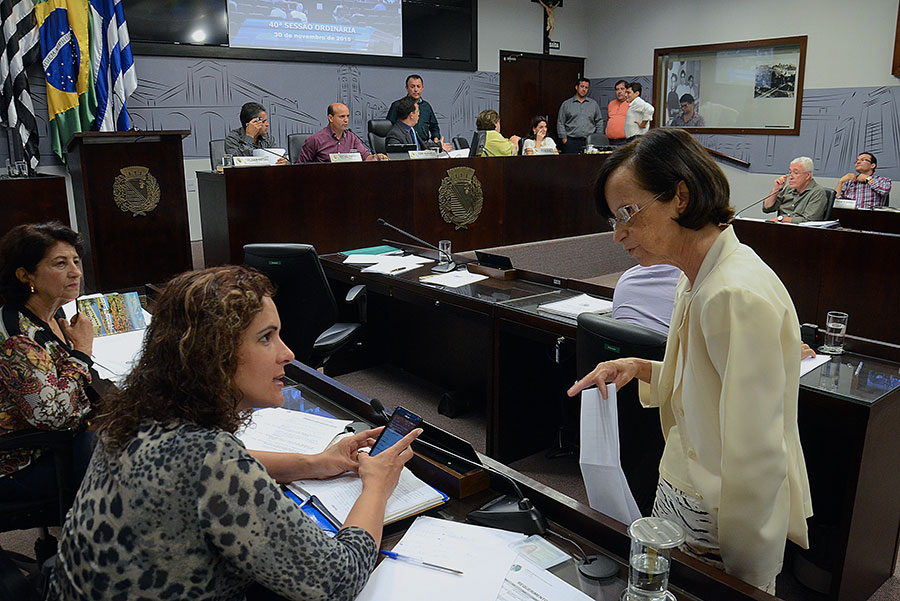 Plenário rejeita redução do número de secretarias municipais