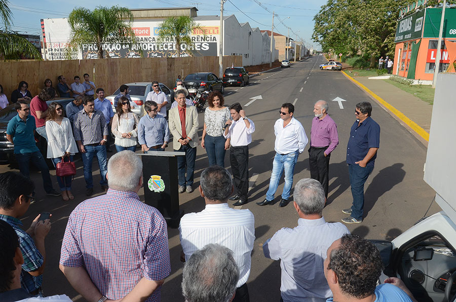 Vereadores acompanham inauguração de trecho de avenida