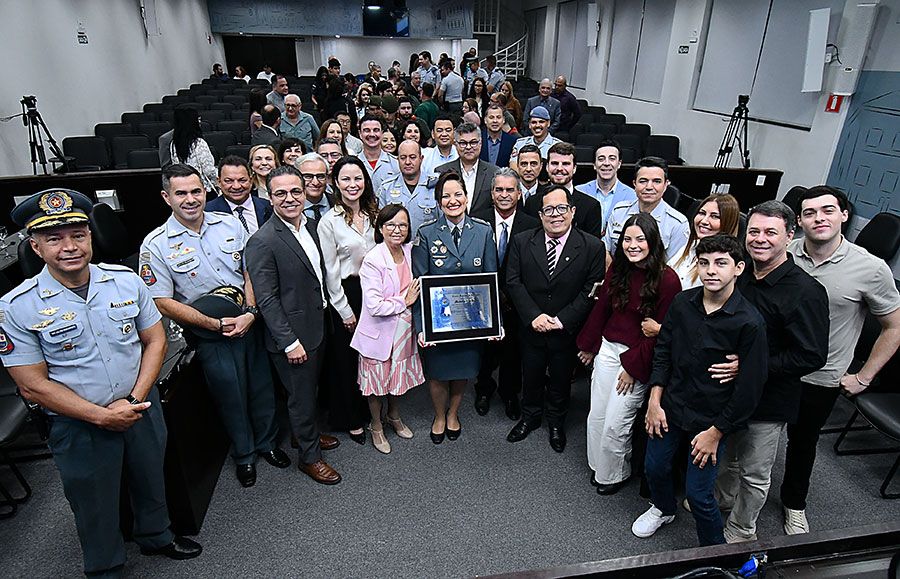 Adriana Roledo Belluzzo recebe a Medalha 9 de Julho