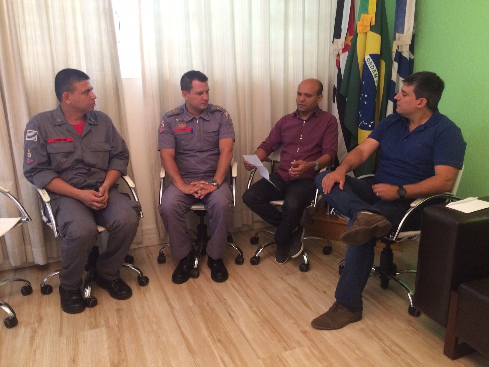 Presidente da Câmara recebe a visita de bombeiros
