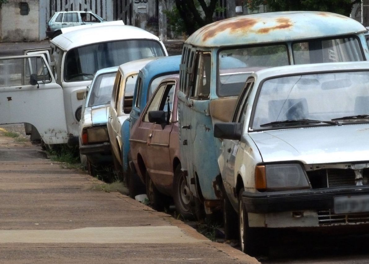 Câmara aprova proposta de remoção de veículos abandonados Câmara aprova proposta de remoção de veículos abandonados