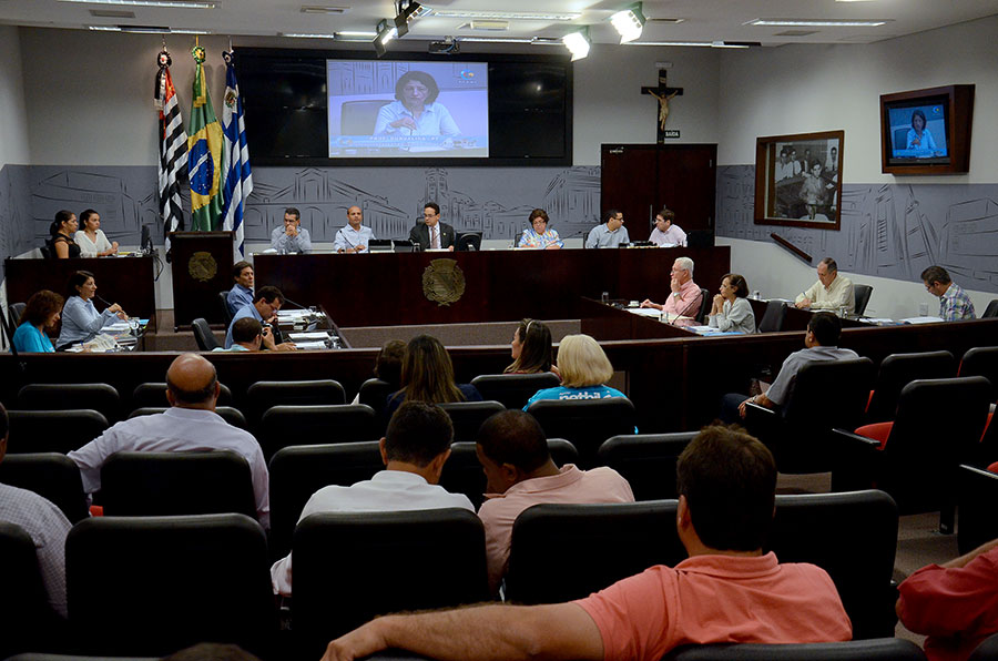 Plenário aprova moção a projeto que aumenta penas para crimes contra agentes de segurança