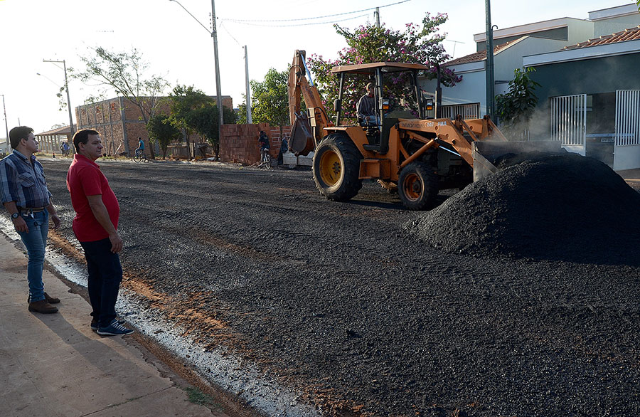 Vereador Batata visita obra de recape no Jardim Atlântico <strong> [Veja Vídeo] </strong>