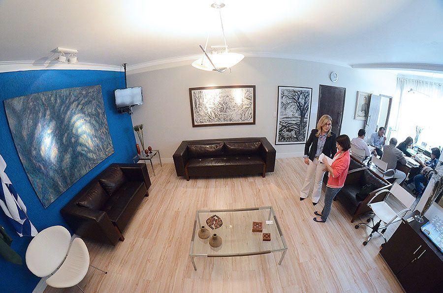 Lena Maia assina exposição de junho do “Cultura e Arte na Câmara”