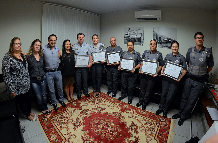 Policiais do Proerd recebem voto de aplauso