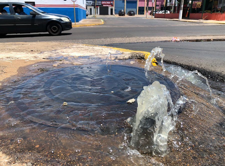 Parlamentares pedem explicações para vazamentos de esgoto na cidade Parlamentares pedem explicações para vazamentos de esgoto na cidade