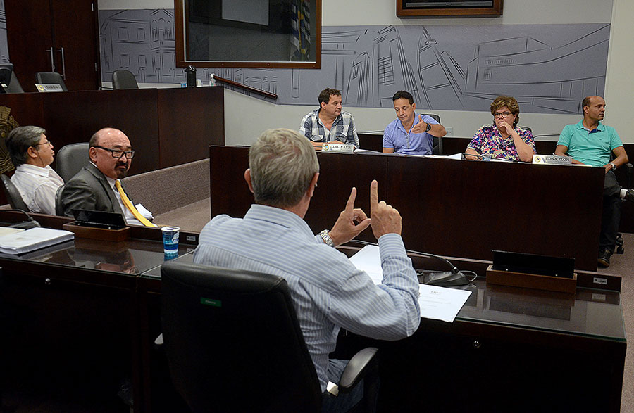 Vereadores debatem viabilidade de PPP para o lixo