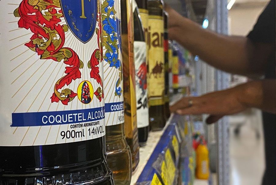 Requerimento questiona sobre possíveis casos de intoxicação por metanol Requerimento questiona sobre possíveis casos de intoxicação por metanol