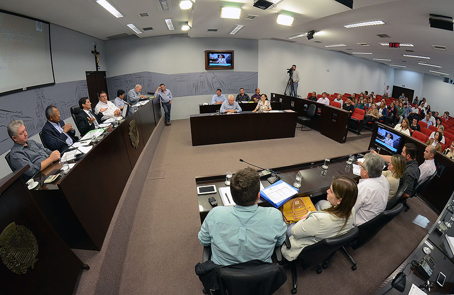 Secretaria de Saúde presta contas em audiência na Câmara