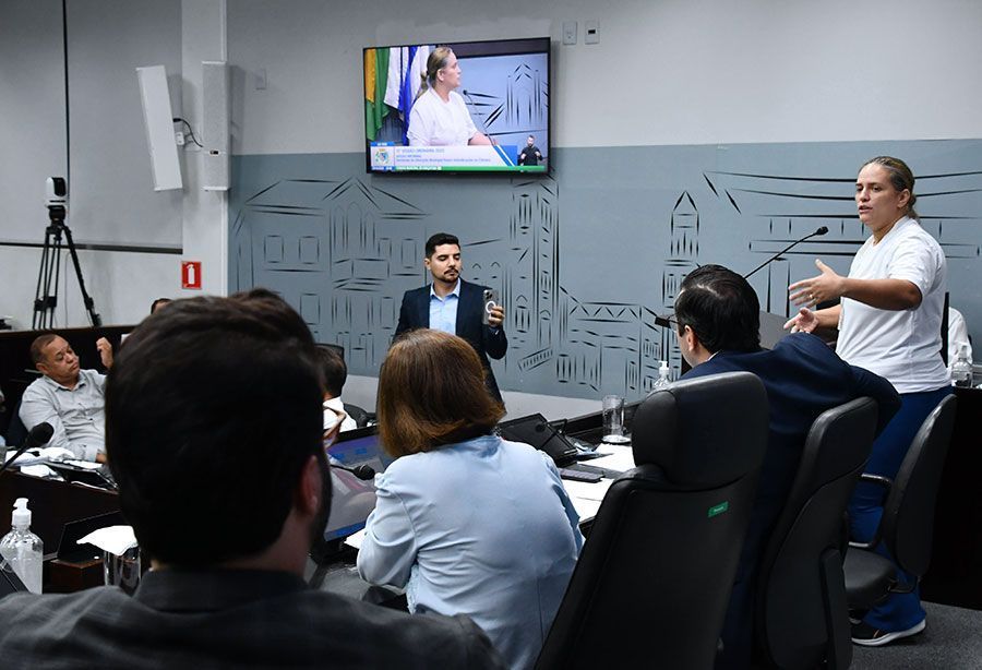 Servidores da área da educação fazem reivindicações na Câmara Servidores da área da educação fazem reivindicações na Câmara