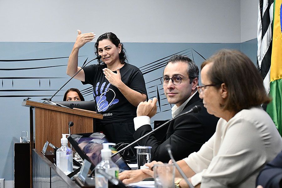 Tribuna livre aborda políticas públicas para a comunidade surda