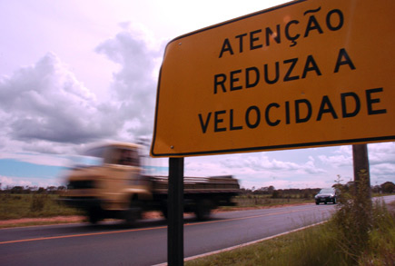 Moradores pedem lombadas em trecho da vicinal João Cazerta<strong>...((Veja Vídeo))</strong>