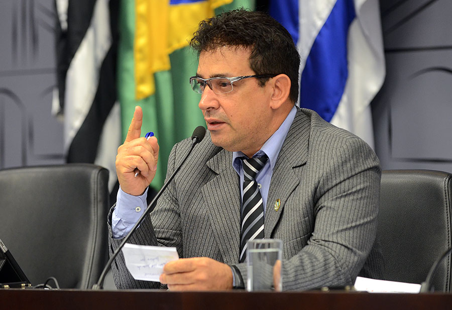 Cido Saraiva pede isenções no pagamento de inscrições de concursos