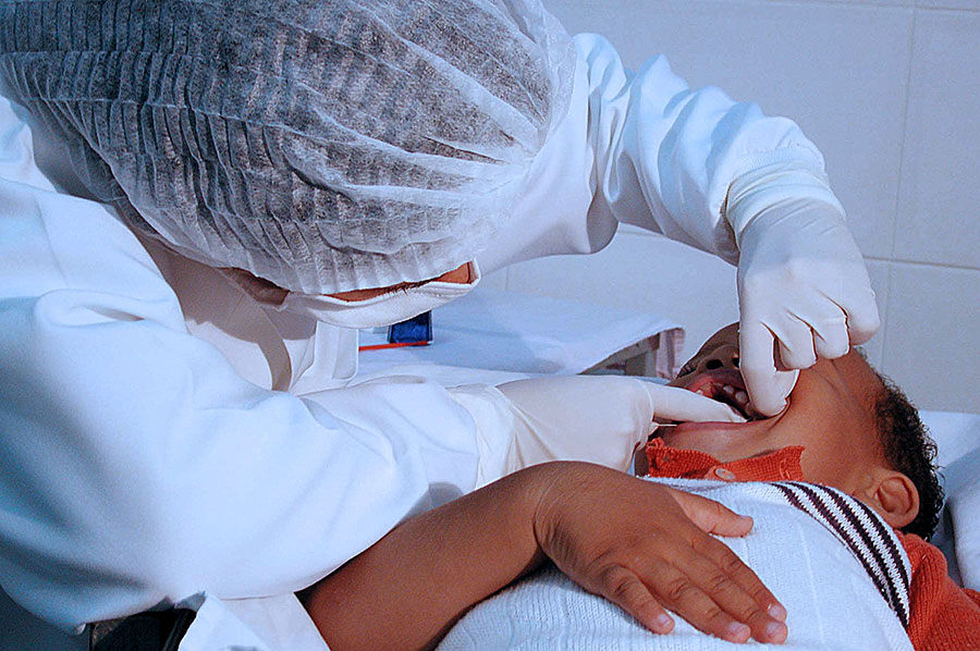 CAOE faz atendimento odontológico para bebês com deficiência