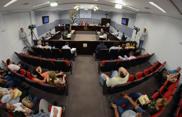 Vereadores aprovam criação de comissão especial