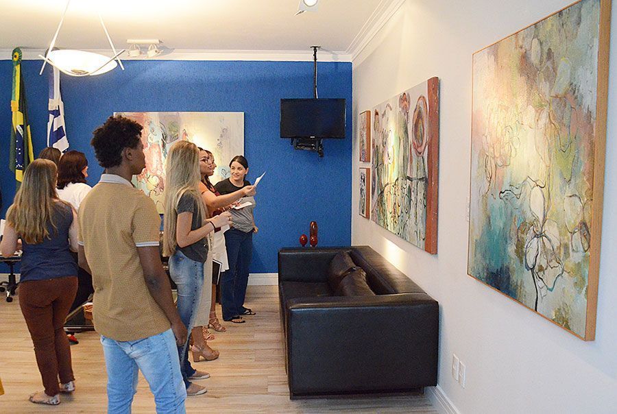 “Cultura e Arte na Câmara” apresenta obras da artista Aline Lopes